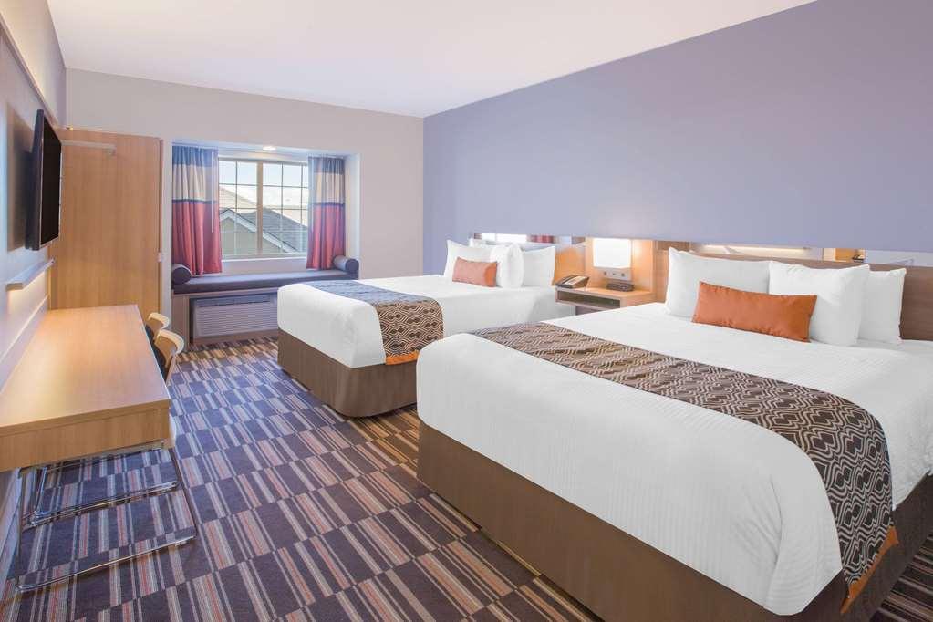 Hotel Microtel & By Wyndham Campos Menonitas